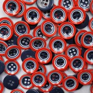 Guziki dziecięce czerwono- granatowe małe ( 10 sztuk).