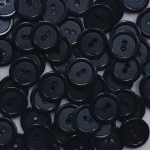 Guziki z obwódką dwudziurkowe- czarne 20mm.