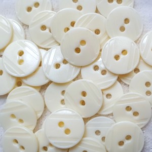 Guziki płaskie 24- krem 15mm.