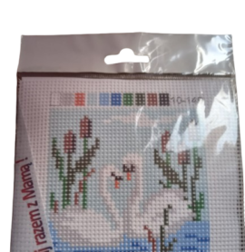 Haftuj z mamą- komplet do haftu gobelinowego-łabędzie